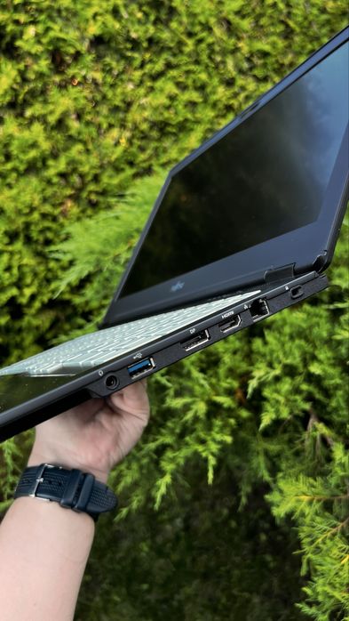 Fujitsu Lifebook U757 i5-6200U 8ГБ DDR4 256ГБ SSD 15.6” FHD