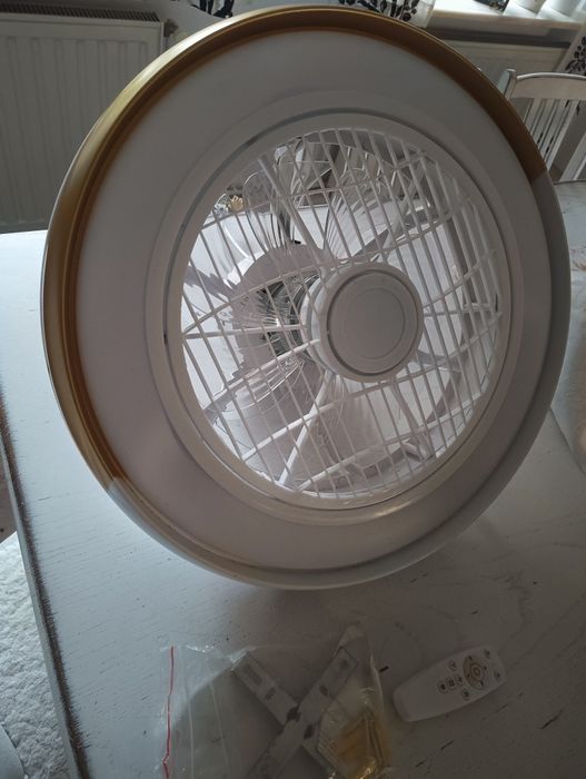 Wentylator sufitowy i lampa LED