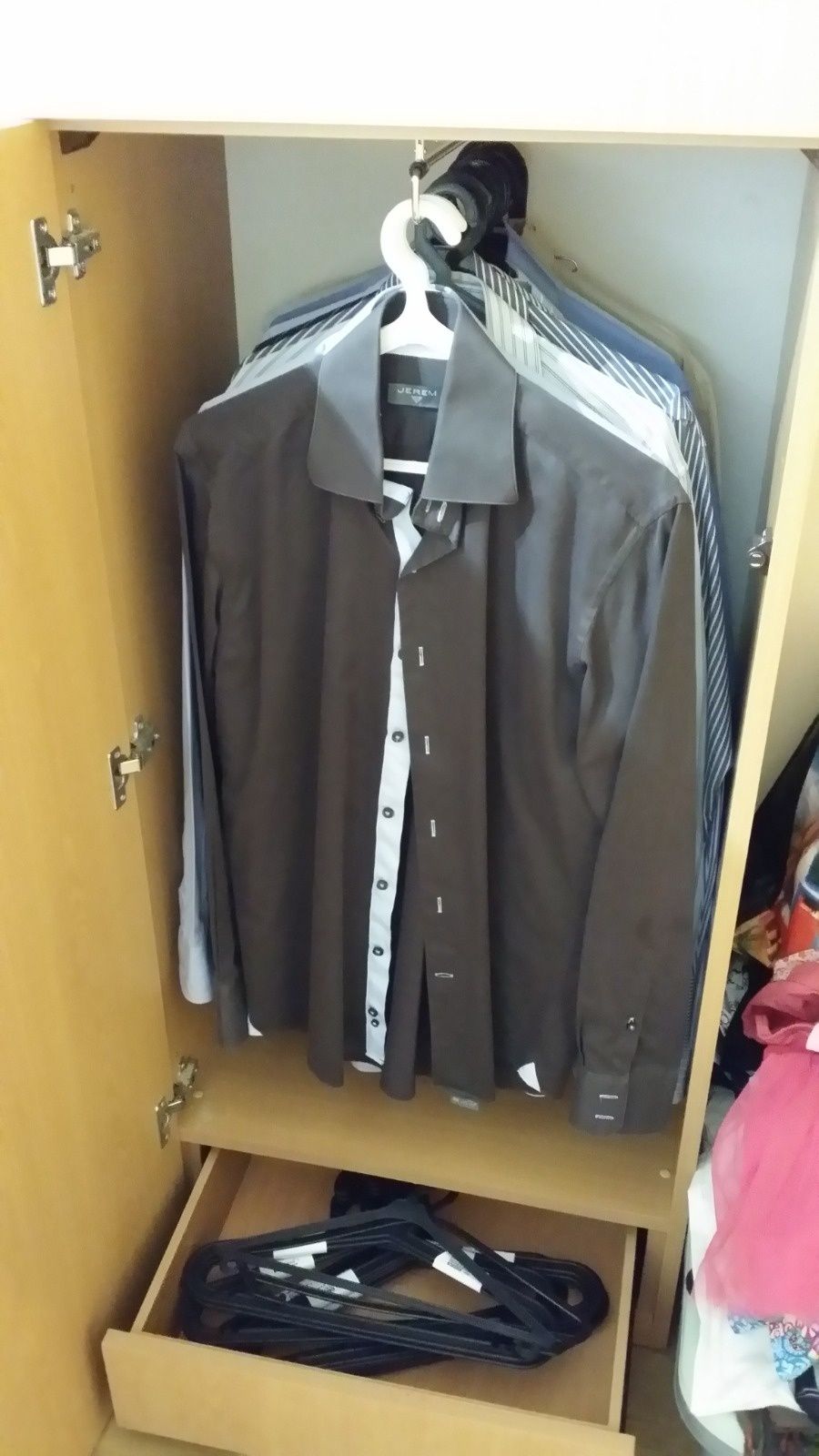 Roupeiro multifunções