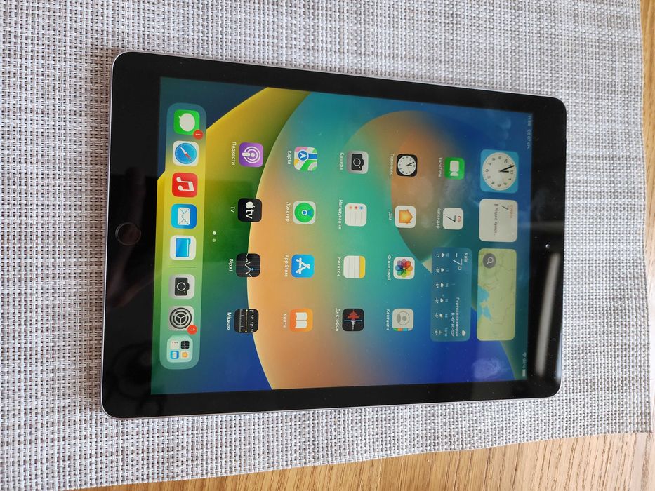 Планшет Apple iPad (A1954) 32GB Wi-Fi + Cellular Space Gray (MR6Y2)