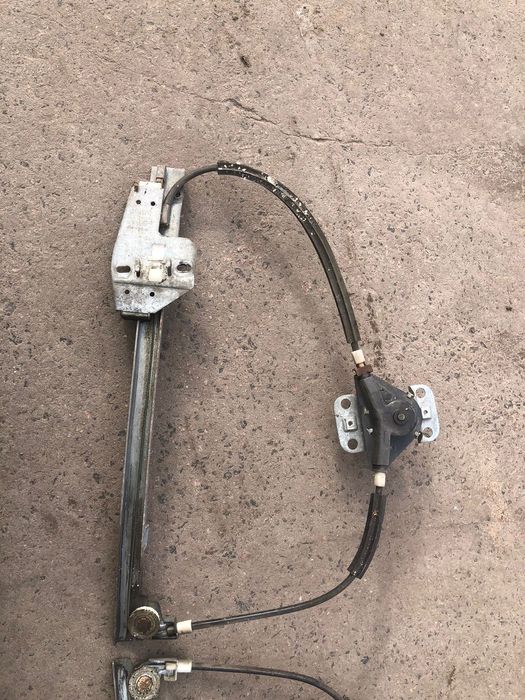 Продам стіклопідцомникм та стекла дверей до дверей фолцваген б4