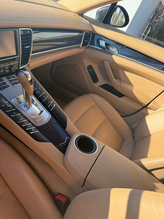 Porche Panamera Platinium Edition