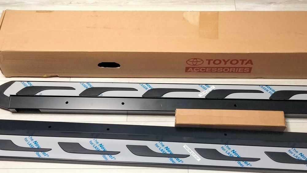Stopnie boczne do Toyota Corolla Cross