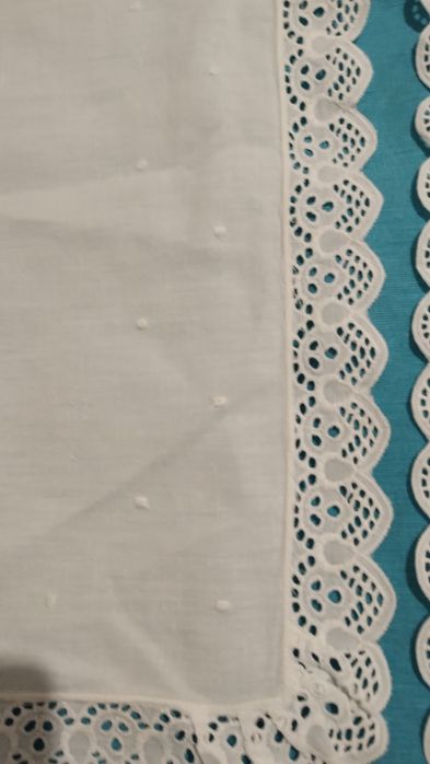 Naperons de linho fino com aplicação de bordado