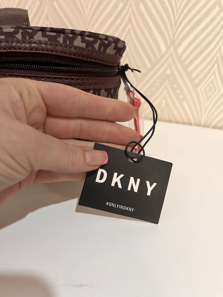 Косметичка DKNY