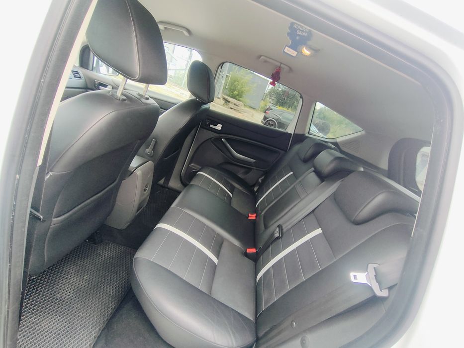 Ford Kuga super stan nowe opony