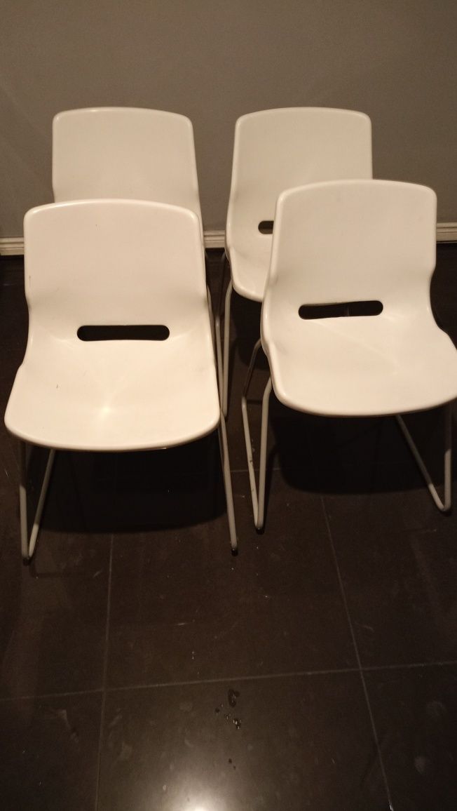 Krzesła IKEA SNILLE białe