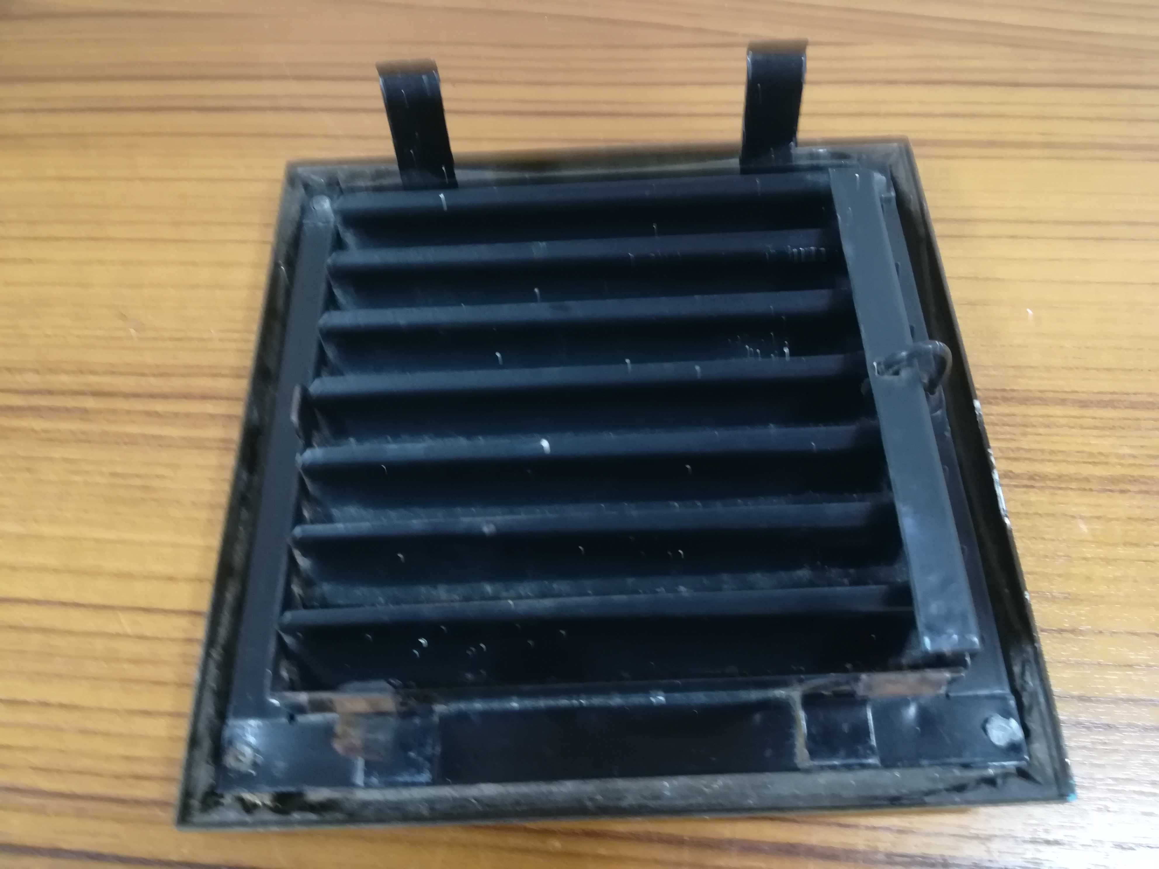 Kratka kominkowa 17x17 cm rustykalna z żaluzją