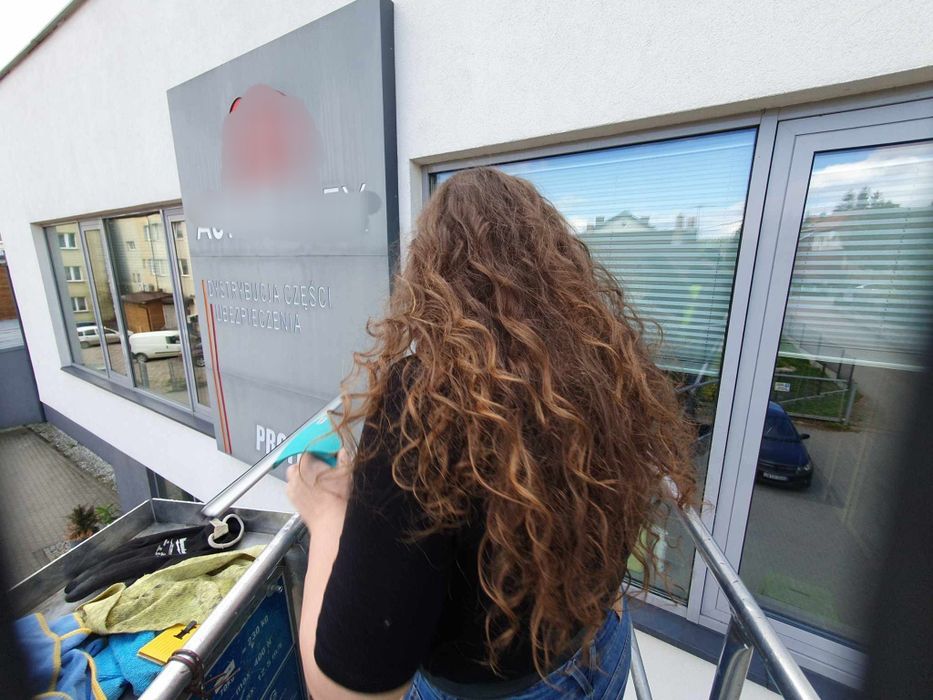 Sprzątanie biur i firm mycie witryn