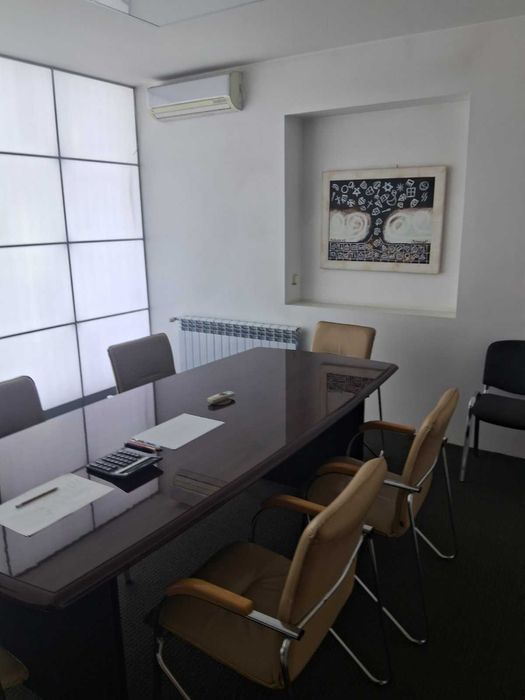 офис в центре с землей