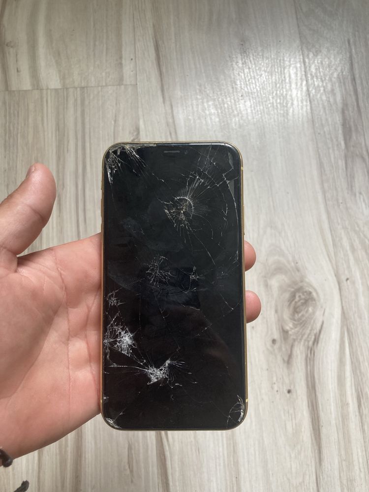 Sprzedam iPhone XR na części