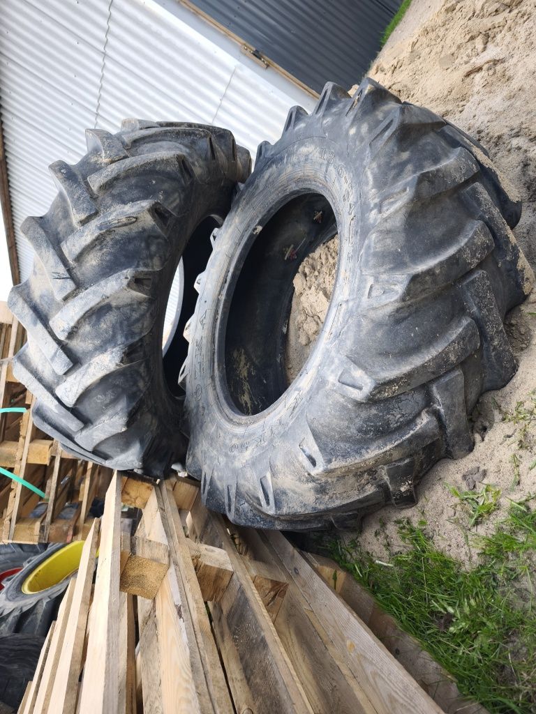 Para opony wzmocnione 12PR. 13.6 R - 24 (340/85)  R24  13-24  12.4-24
