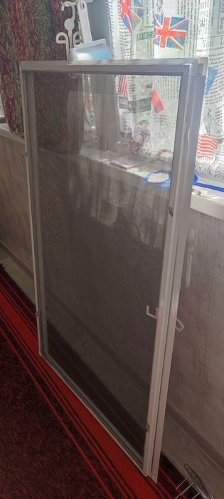 Сетки (две штуки) для окна