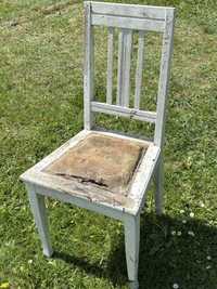 Stare krzesło drewniane do renowacji