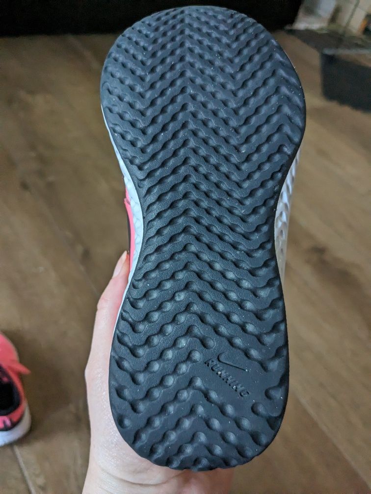 Nike 28,5 sportowe jaskrawe różowe