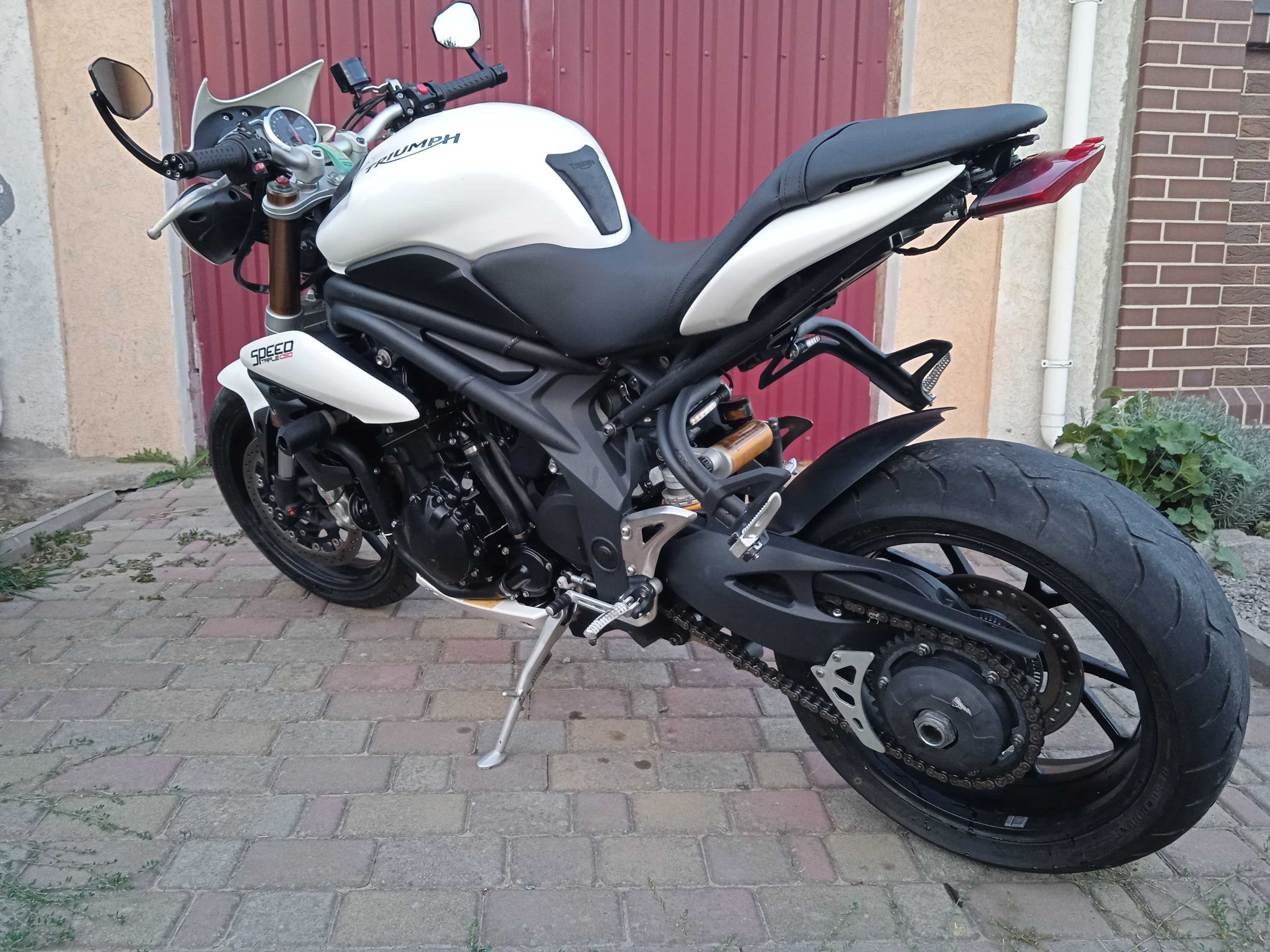 Продам Triumph Speed Triple 1050сс 2015 року