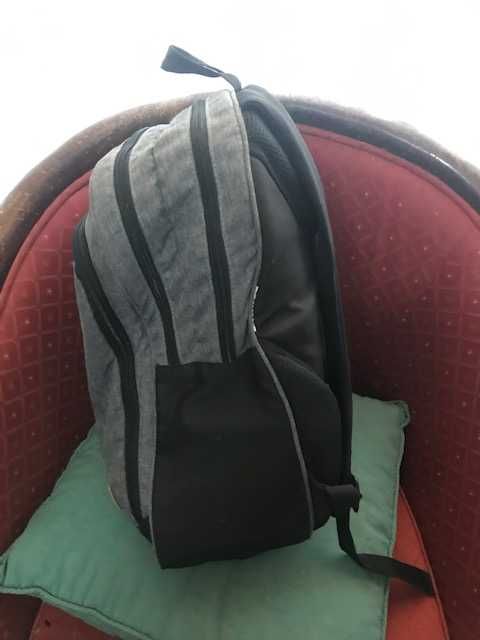 Mochila usada em bom estado