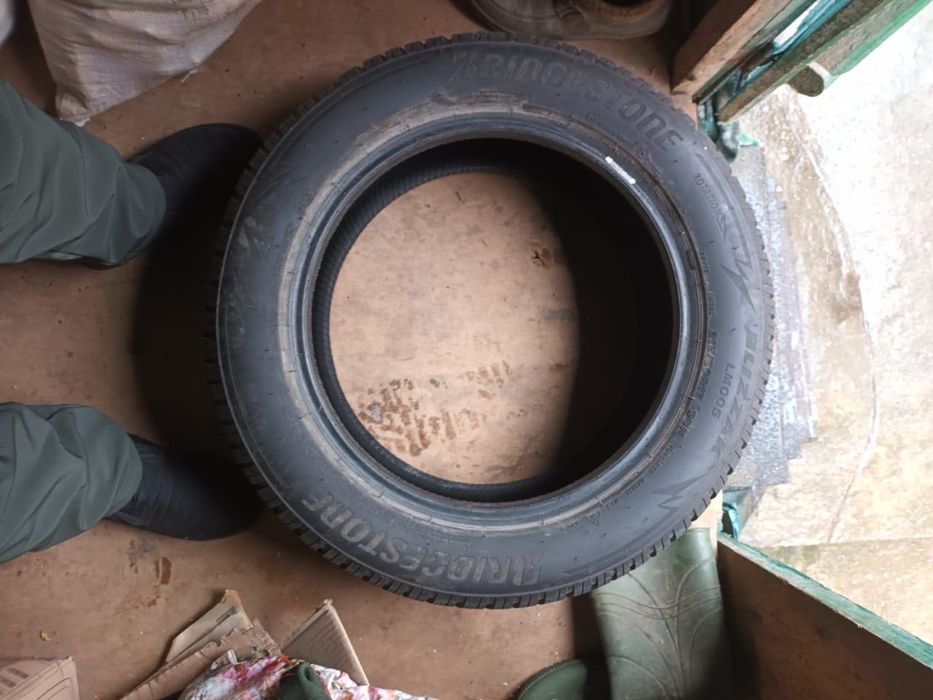 Шини зима 215 60 r17