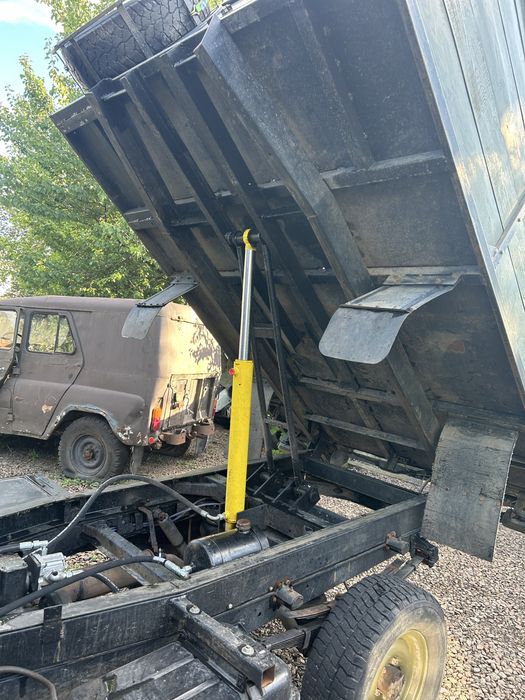 Уаз  бортовий 3303 самосвал