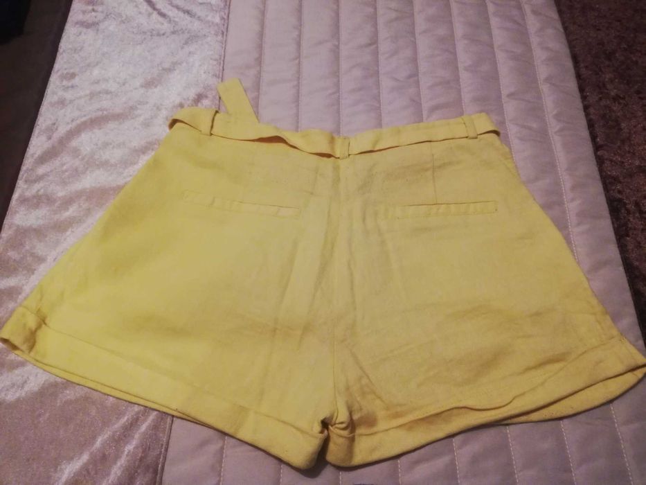 Calção de senhora amarelo, Pull & Bear como novo