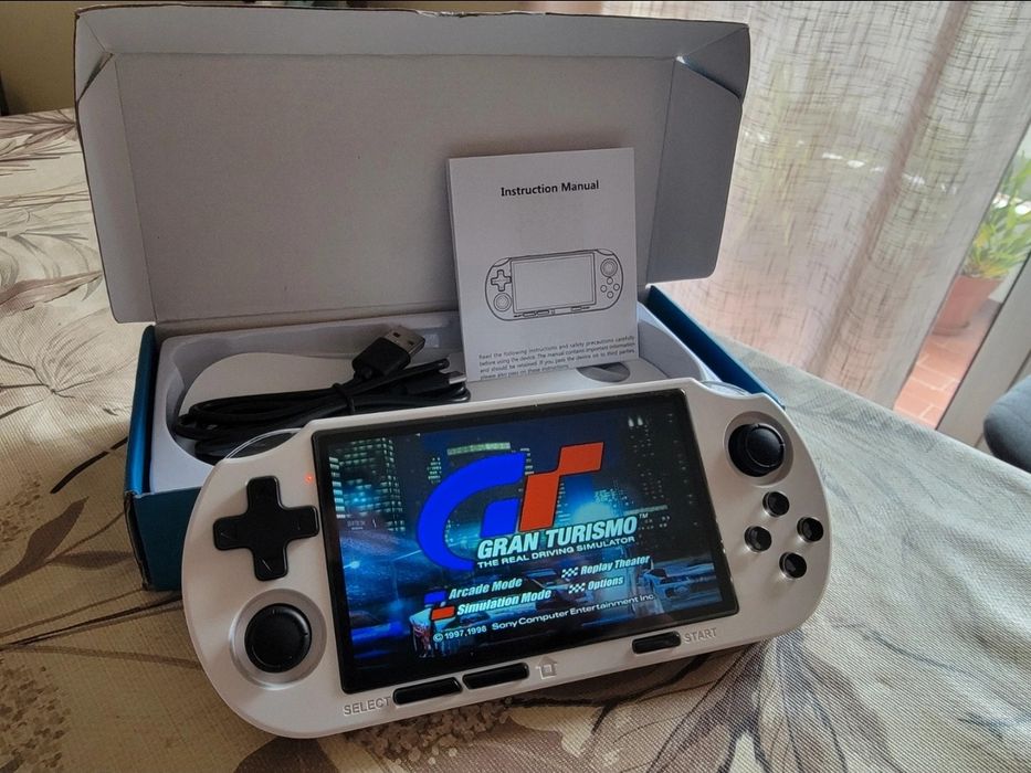 Consola com jogos nova na caixa