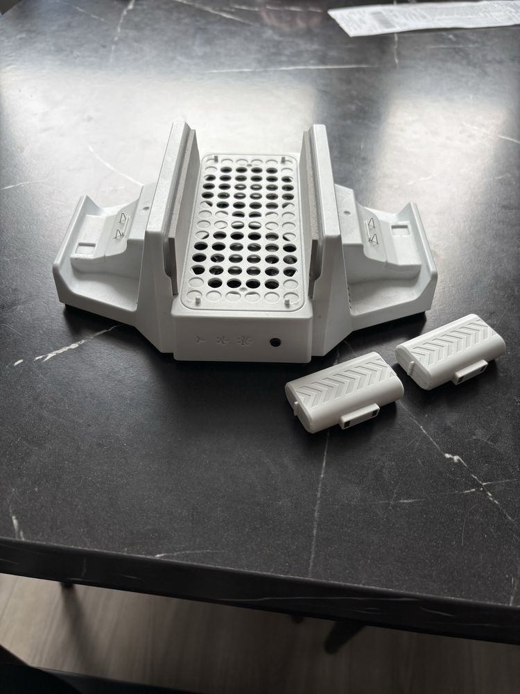 Podstawka chlodzaca z ladowarka do padow xbox series s
