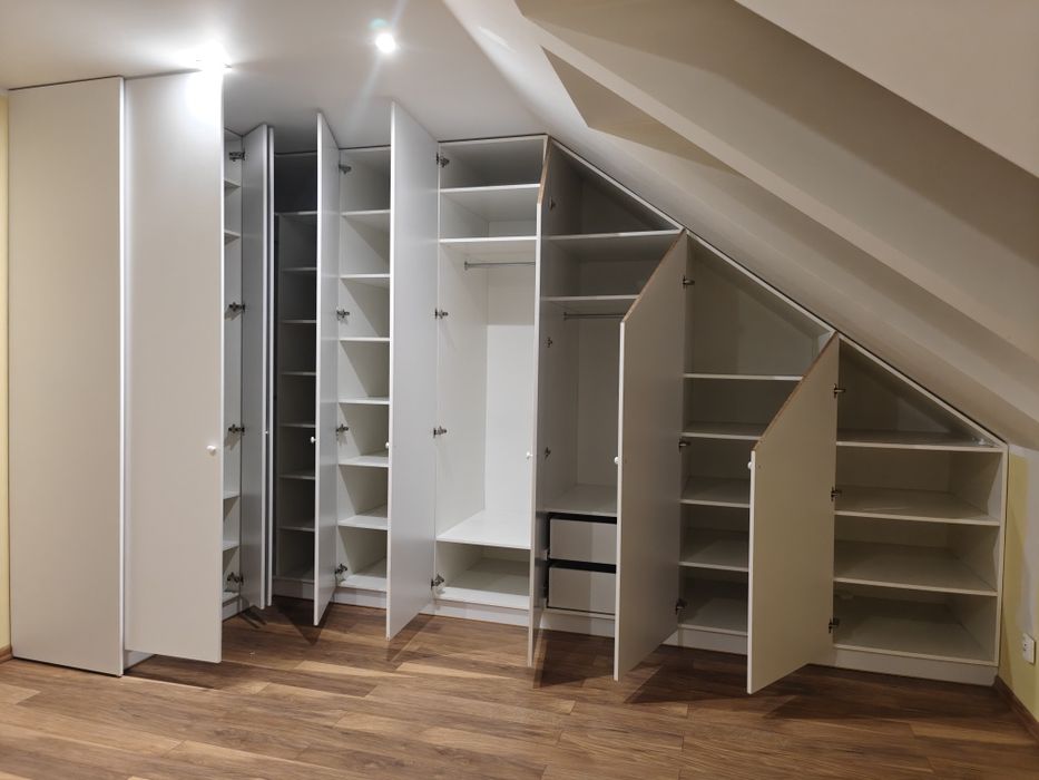 Garderoba białela szafy szerokość ściany 430 wys 258