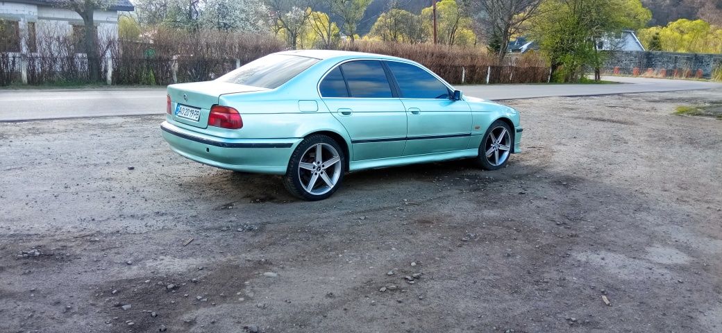 BMW E39 M5 series