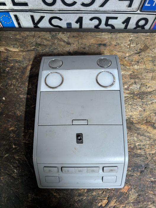Плафон volkswagen touareg 7l6867508f