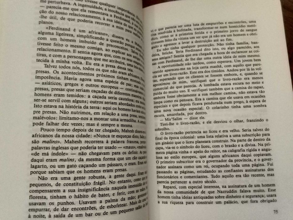 V.S. Naipaul - A curva do rio