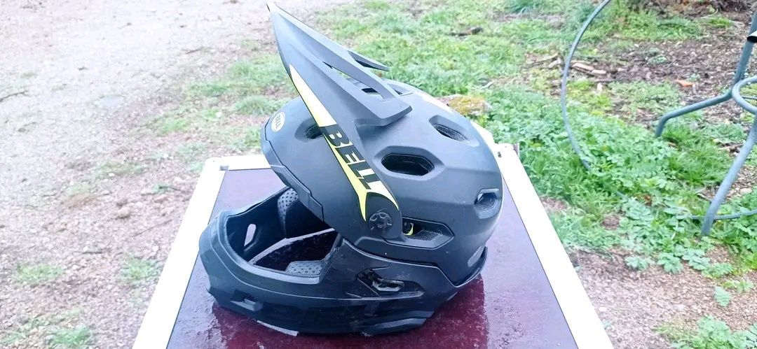 Bell Super DH capacete de BTT