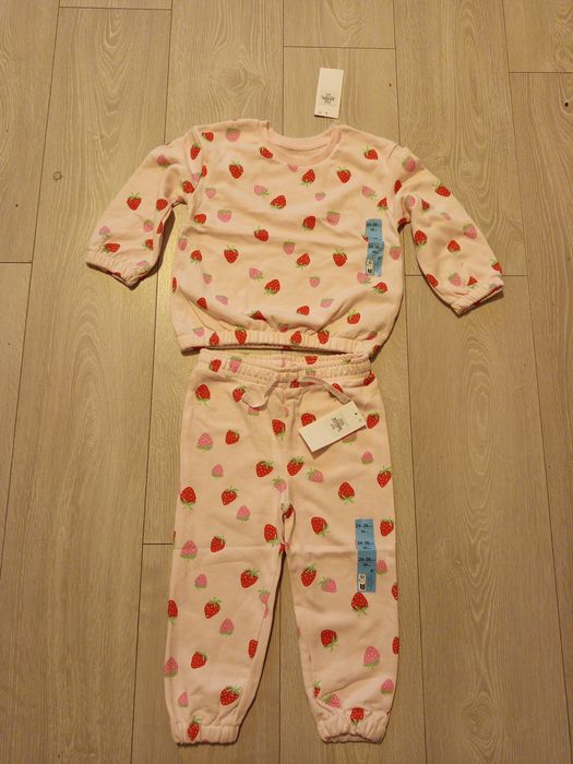 Nowy dres dla dziewczynki