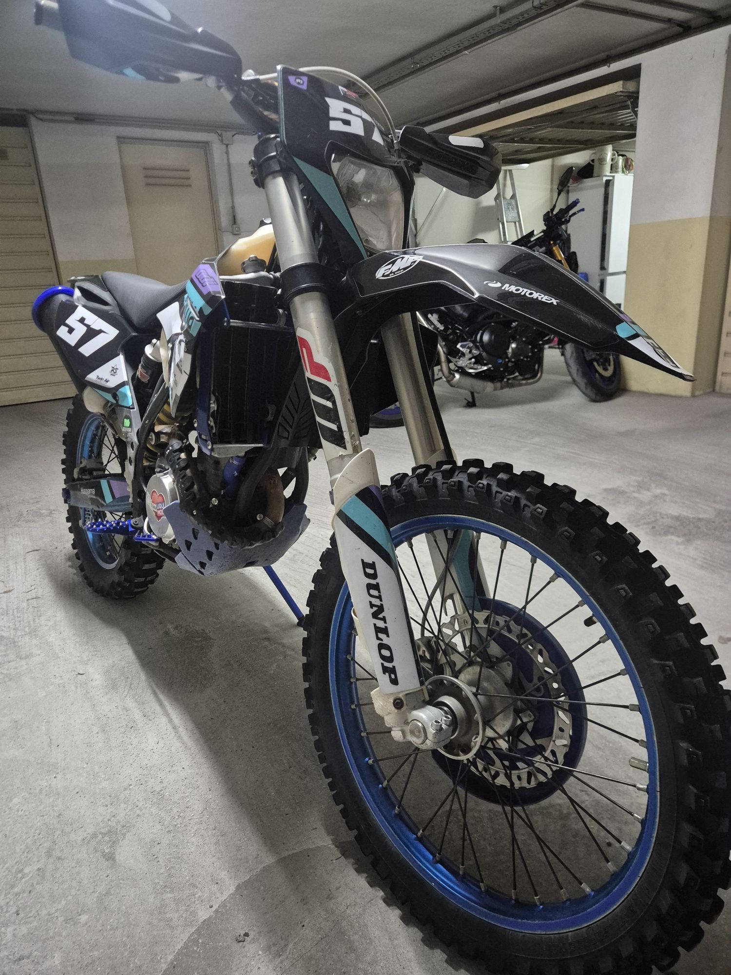 Mota Enduro em muito bom estado