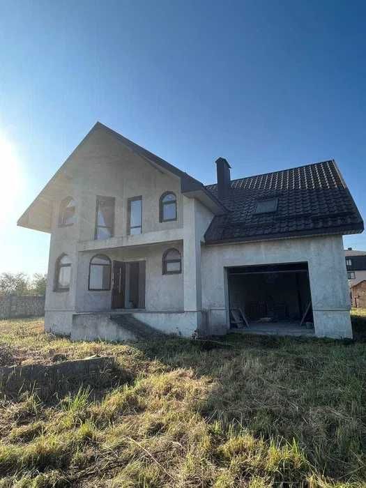 Будинок в передмісті 200м² / 12 соток / Гараж