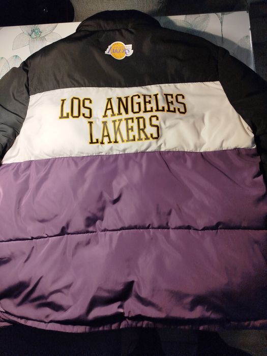 Kurtka Lakers oryginalna gratis czapka