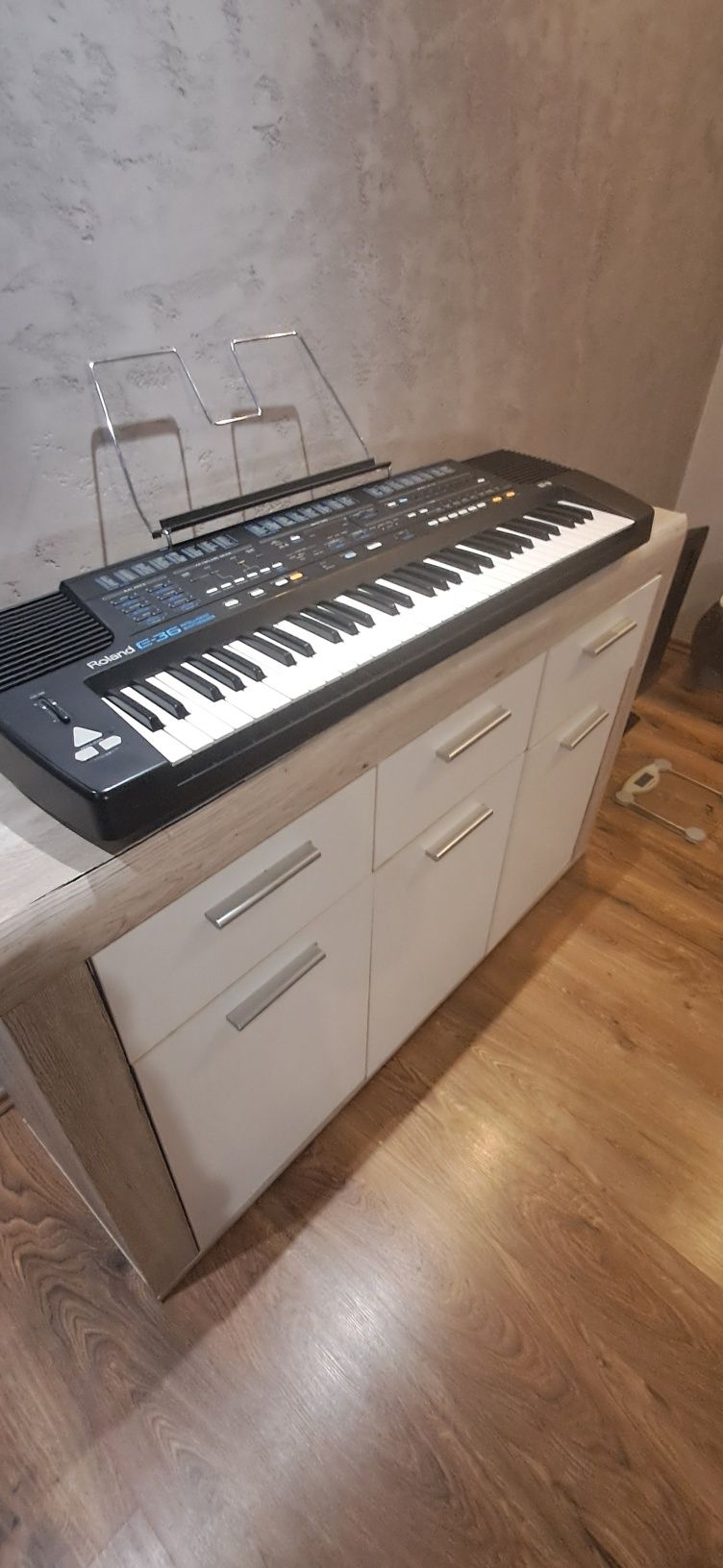 Sprzedam syntezator  Roland E -36
