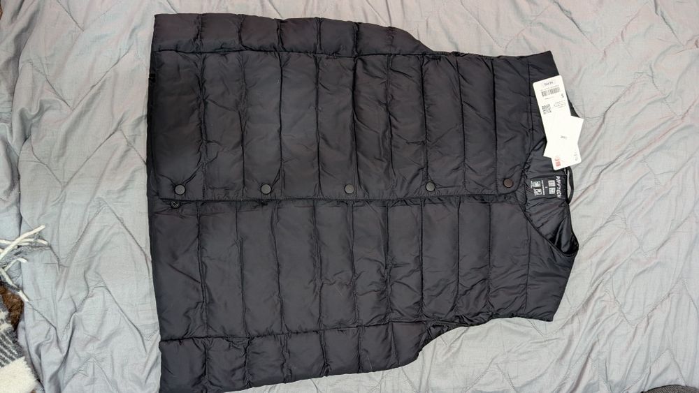 Безрукавка тепла жилетка Uniqlo нова чорна