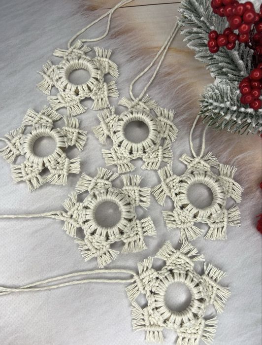 Новорічні іграшки макраме  Сніжинки-зірочки