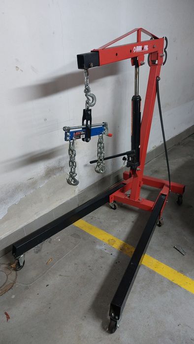 Żuraw warsztatowy i stojak do silnika