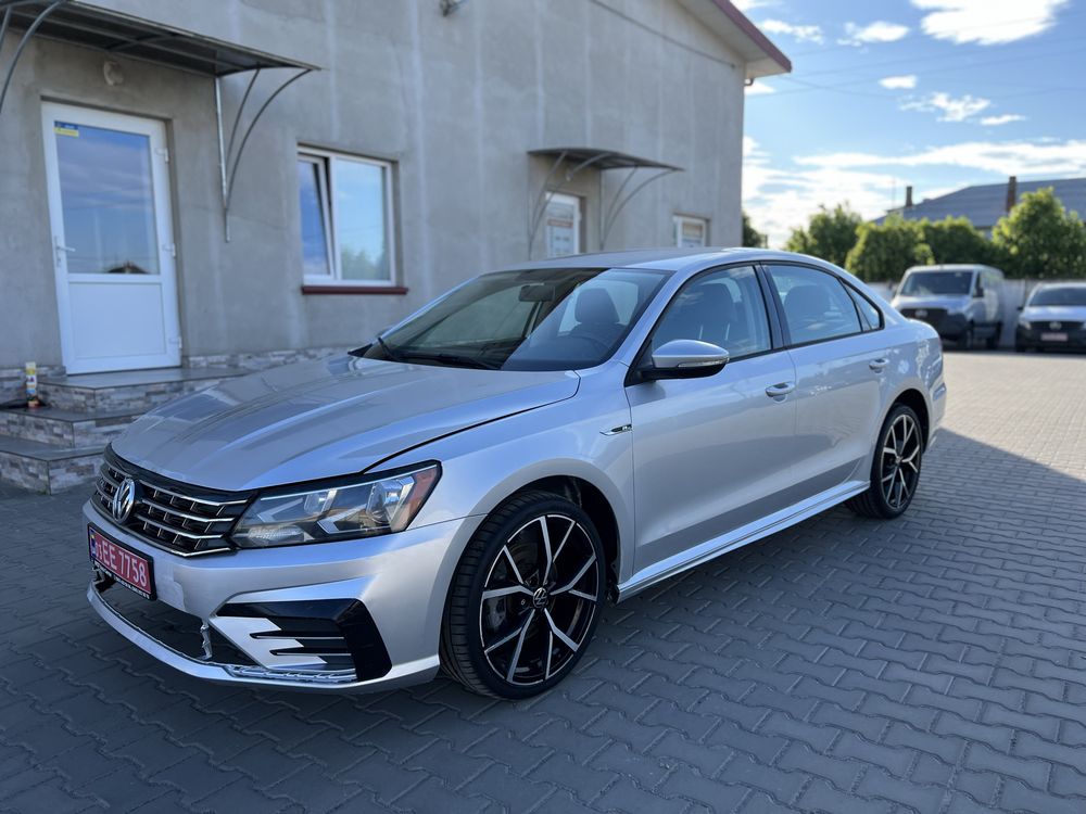 Volkswagen Passat B8 USA R-Line 2.0 Бензин 2018 57тис км