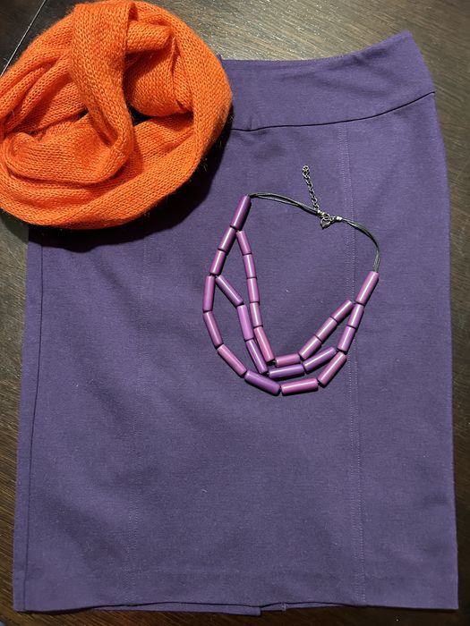 Solar ołówkowa  śliwkowa spódnica 36/S korale gratis.