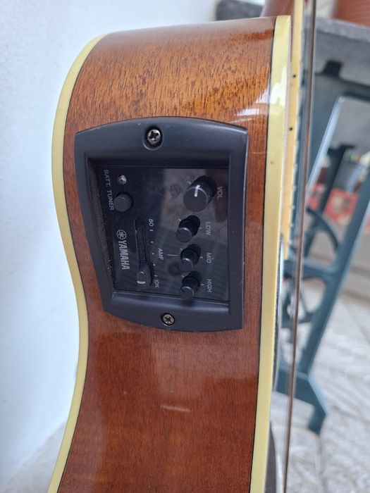 Guitarra Yamaha APX500 III