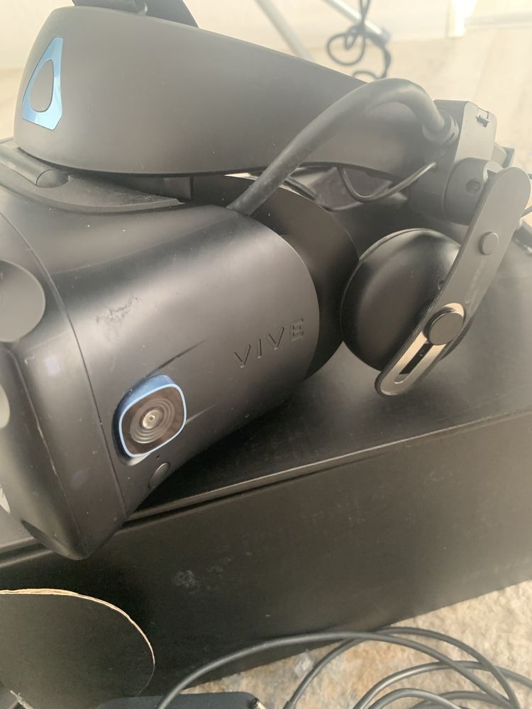 "HTC Vive Cosmos Elite full – Bilet w Jedną Stronę do Innego Wymiaru!"