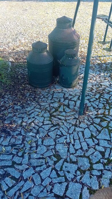 Potes de azeite em chapa