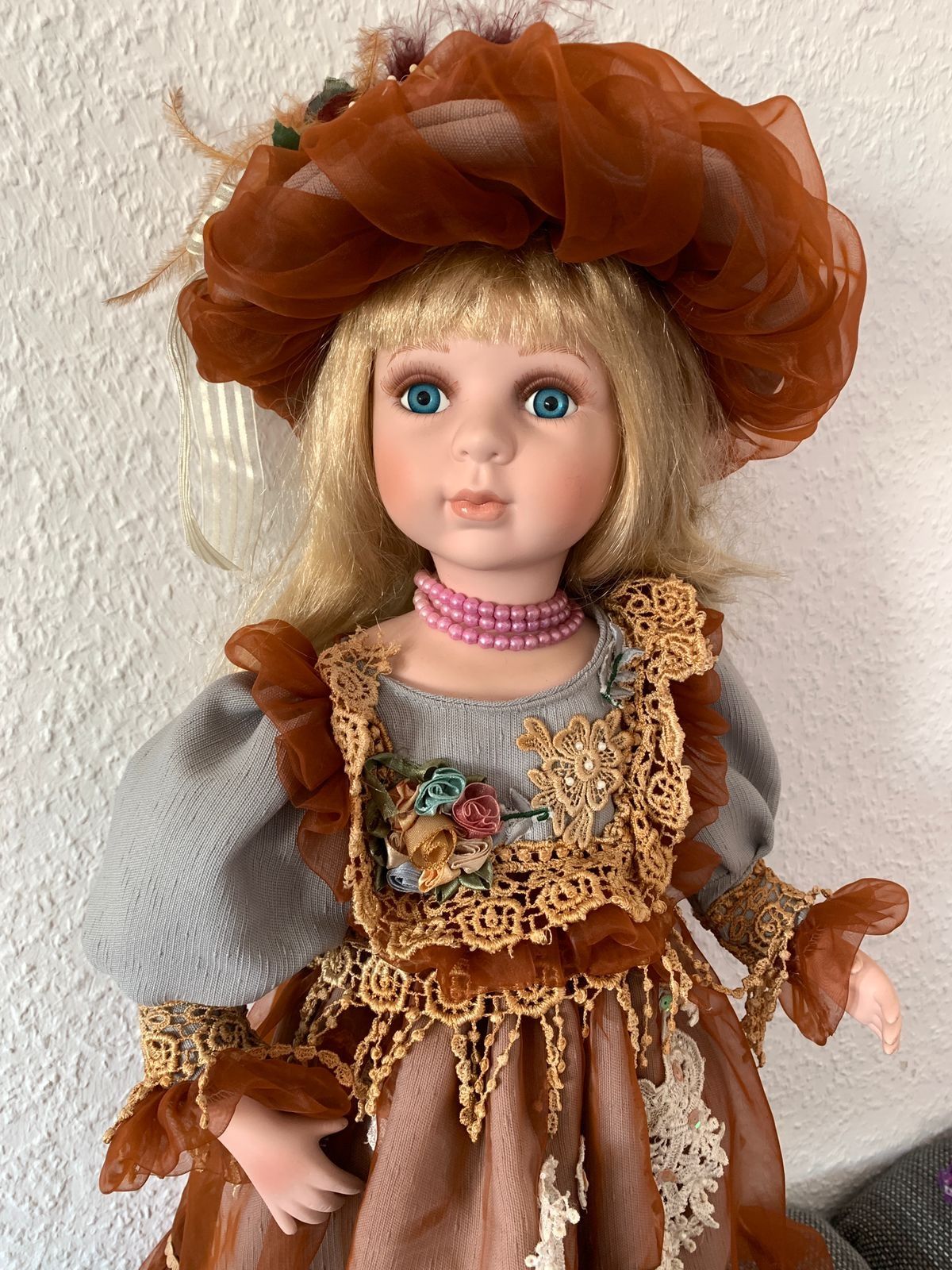 Lalka porcelanowa