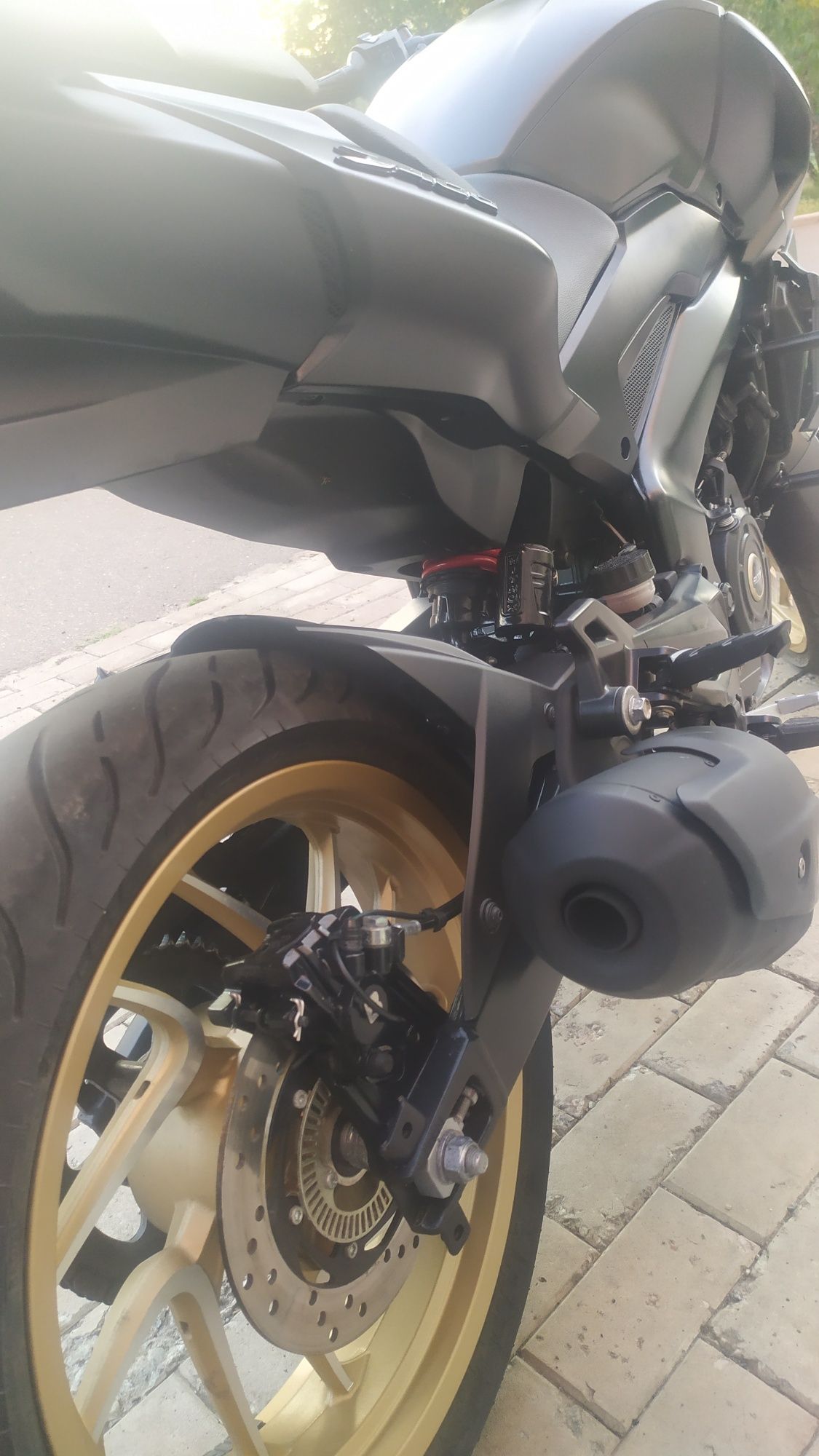 Байк Dominar BODJAR 400.  .