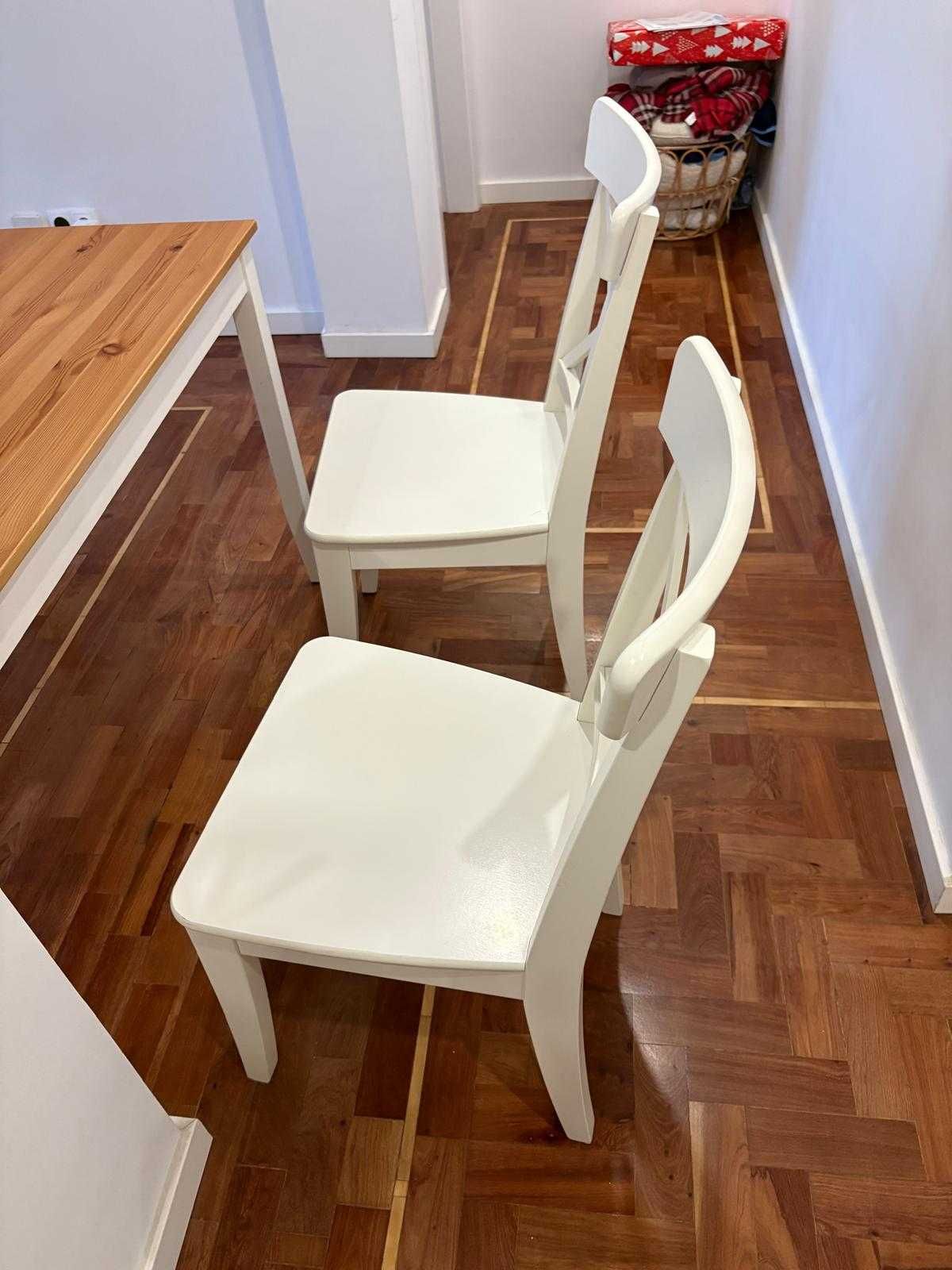 Mesa de Jantar + 4 Cadeiras