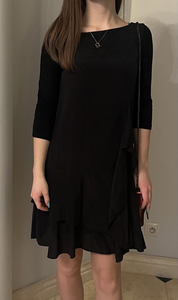 Czarna elegancka sukienka z falbanami King Kong