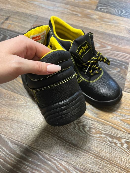 Нові захисні робочі ботинки Reis 43 розмір