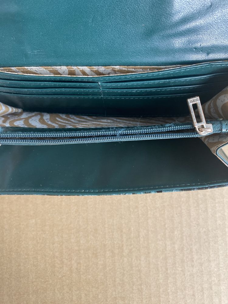 Carteira verde Guess